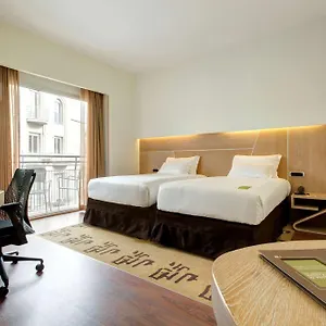 Hilton Garden Claridge Отель